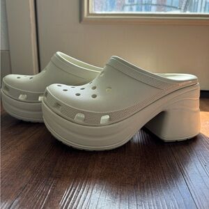 Platform crocs